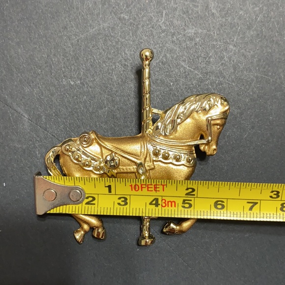 🖤NEW💕Caroucel (merry-go-around) gold brooch - Picture 11 of 12